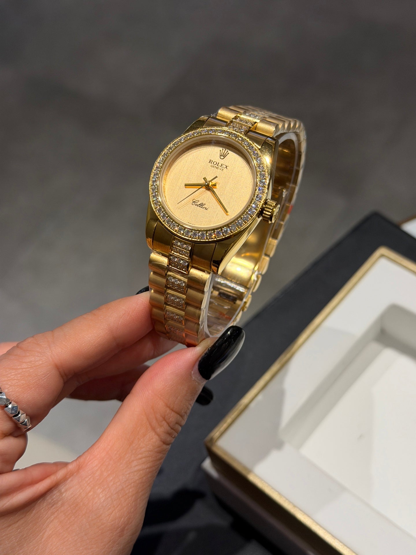 136RL25L Popular Watches
