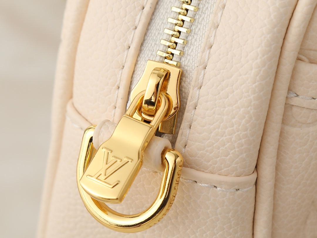 15RE147B Popular leather bag