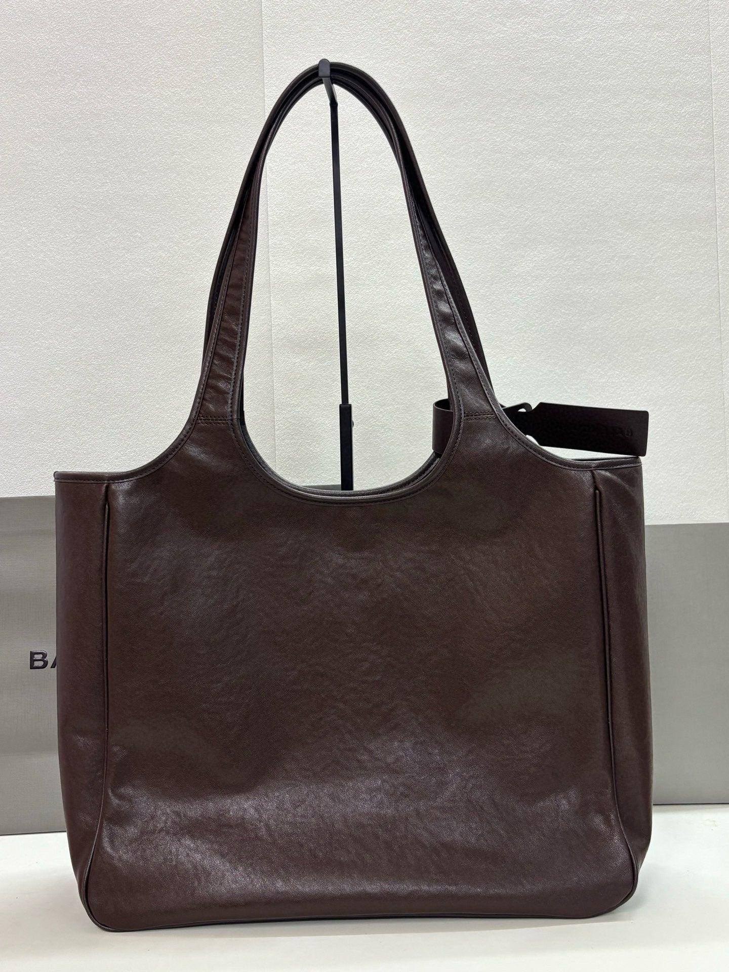 B1P46J147 Popular leather bags
