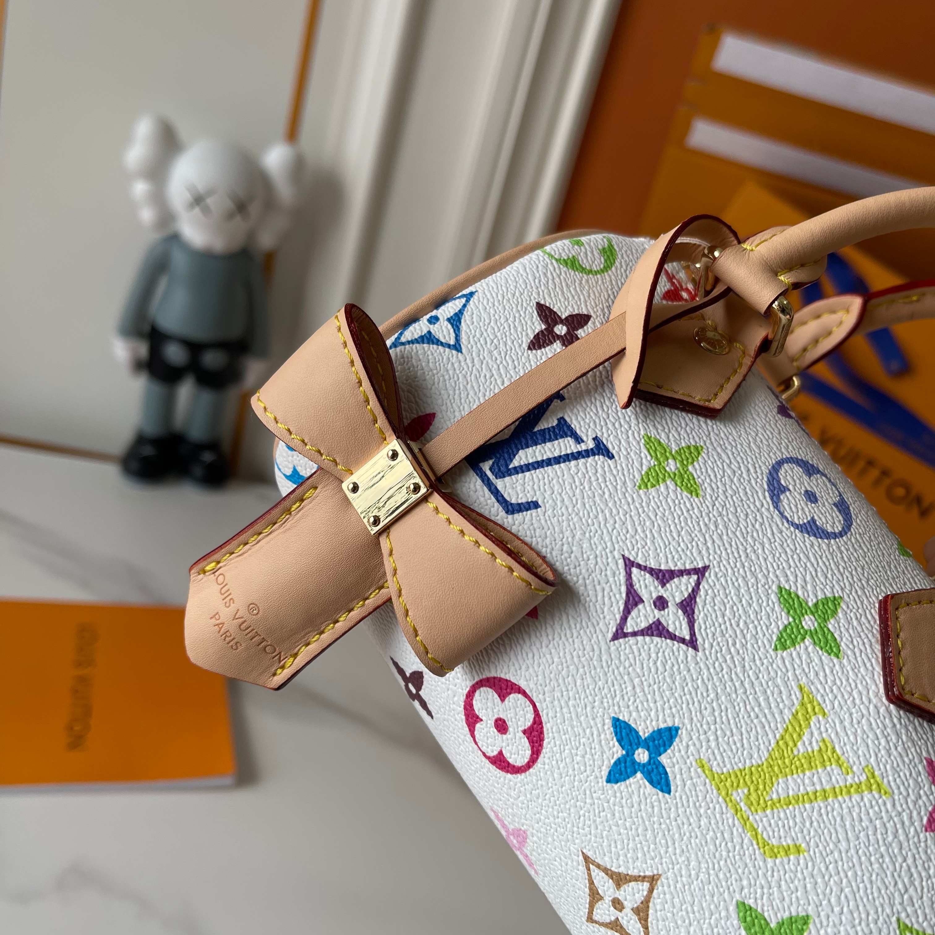 1WE98B Popular leather bag