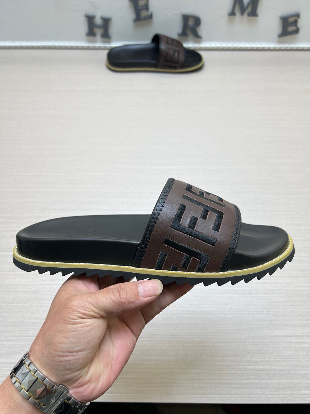 54F25Z Popular slippers