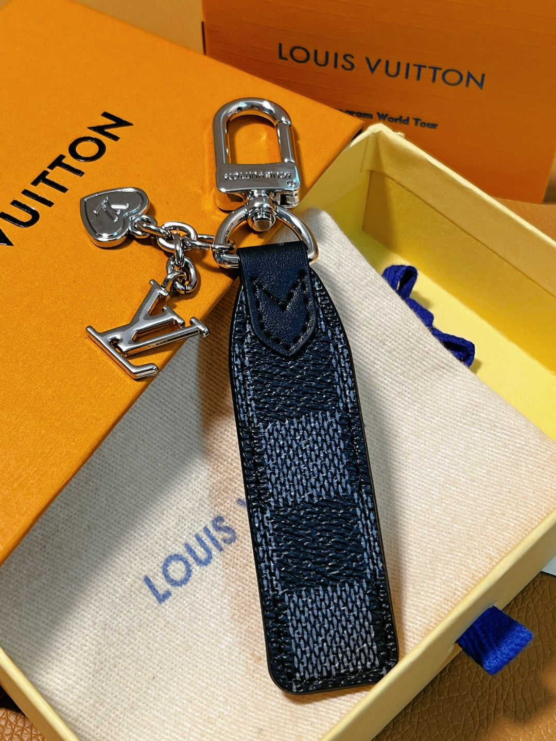 35QE8A Popular bag 's charms accessories