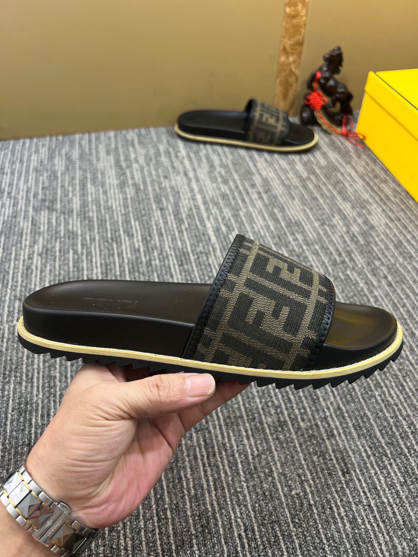 5XF105Z Popular Slippers