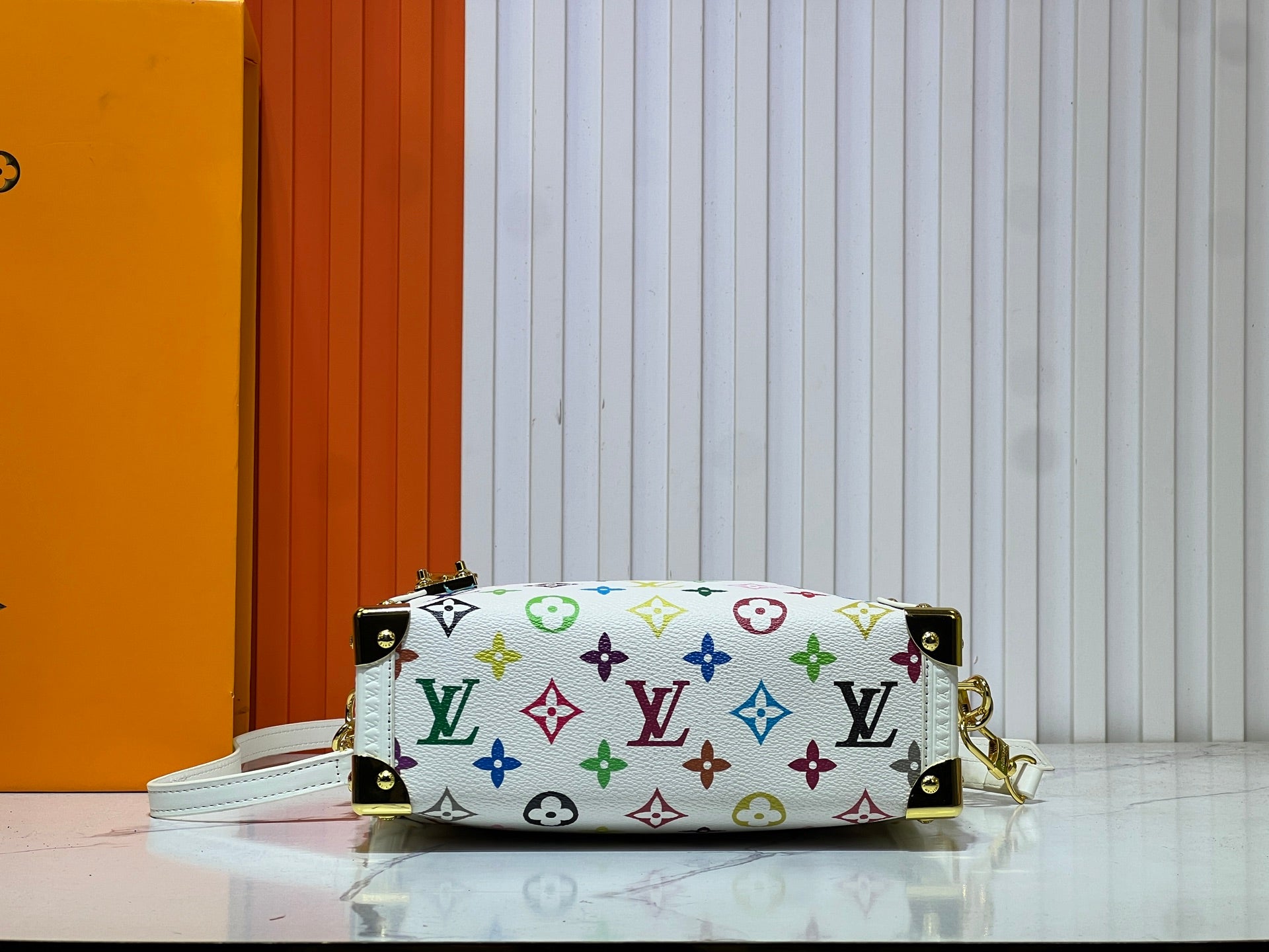 1WE101B Popular leather bag