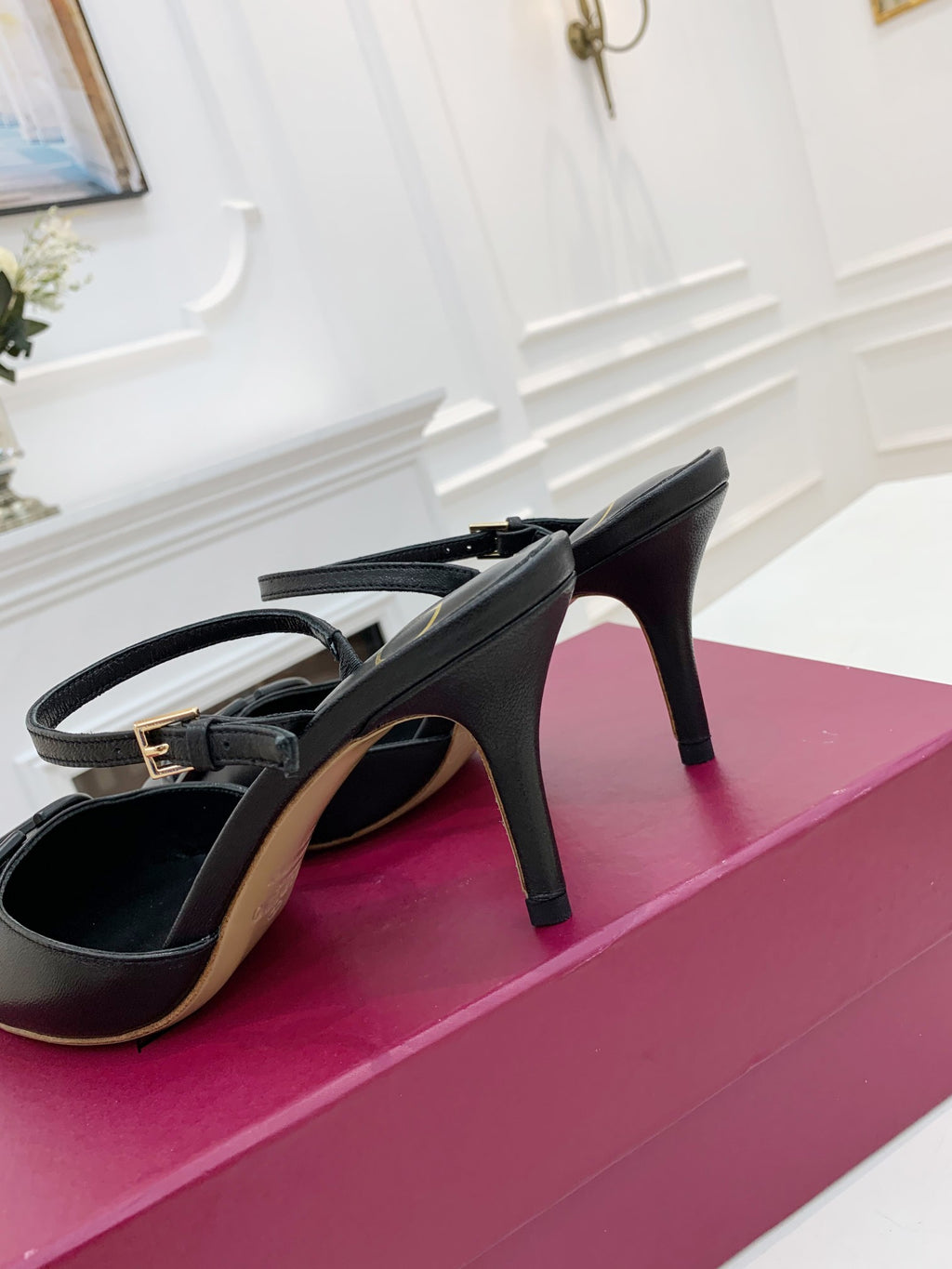 2YVL28Z Popular leather  High heels