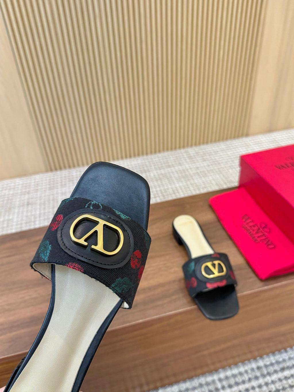 255QVL32Z Popular leather shoes