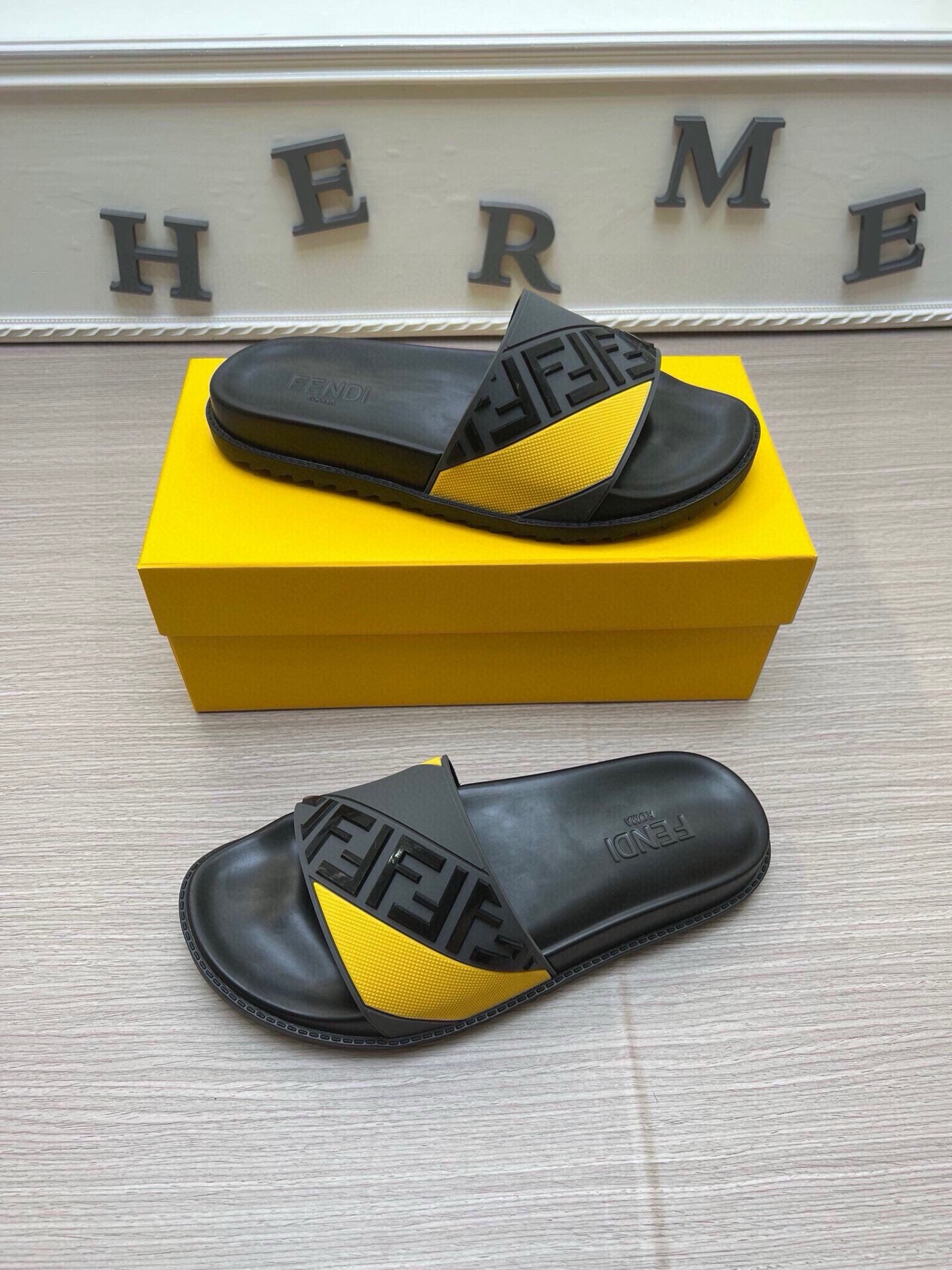 535ZF284Z Popular Slippers