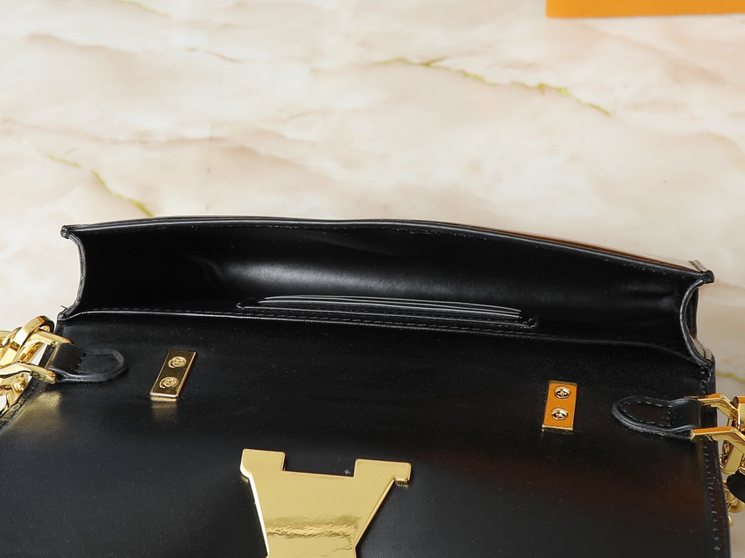 15RE145B Popular leather bag