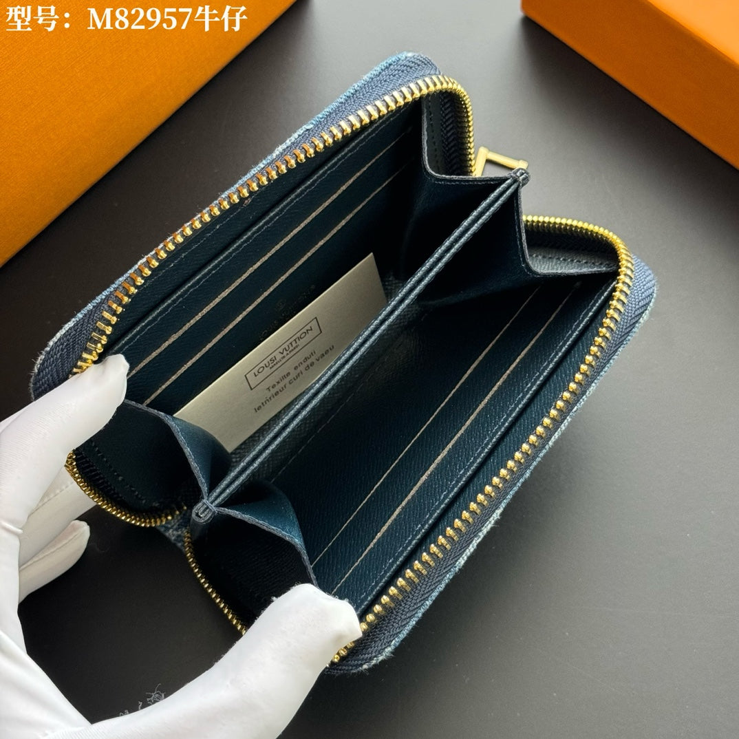 B1R56E3 Popular denim wallet ( with full packaging )