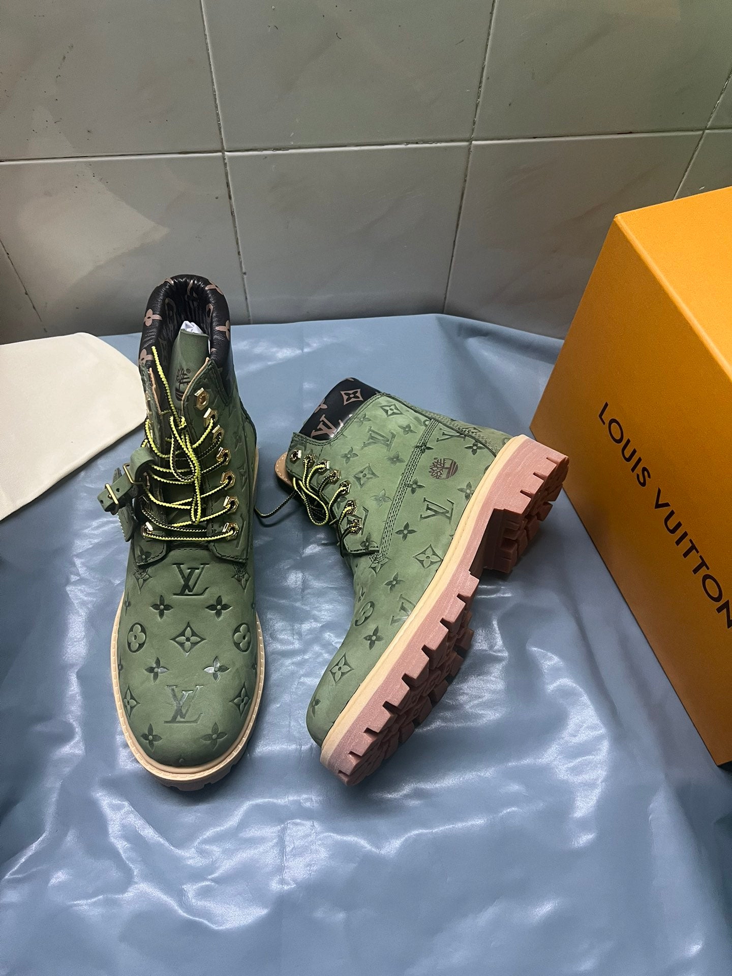 2105QE382Z Popular high-quality leather Boots