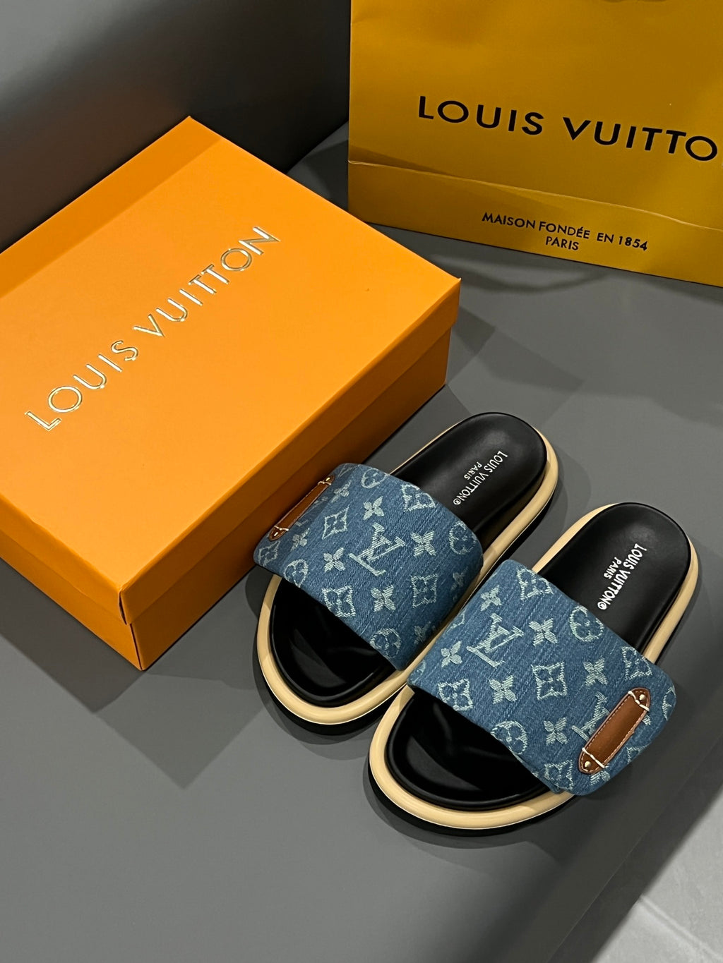 14E73Z Popular Slippers