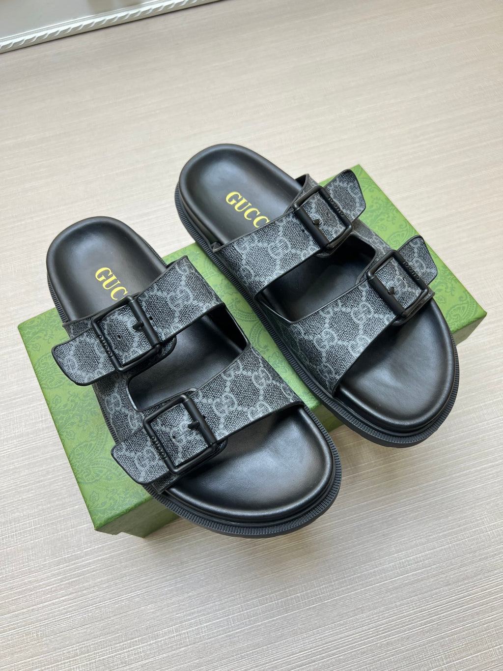 54B92Z Popular slippers