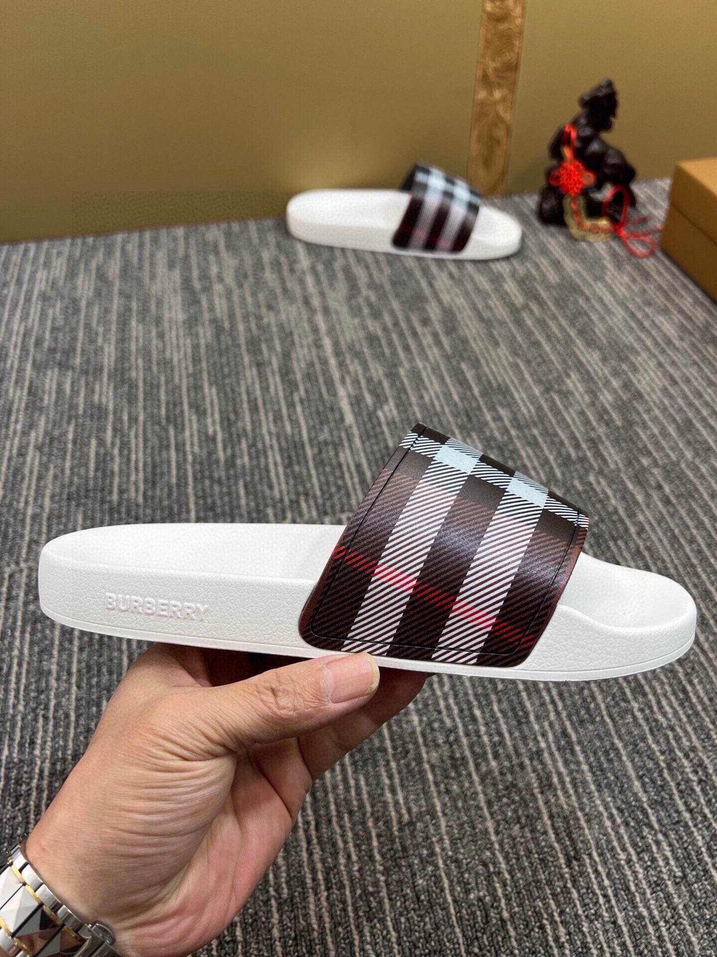 535ZR261Z Popular Slippers