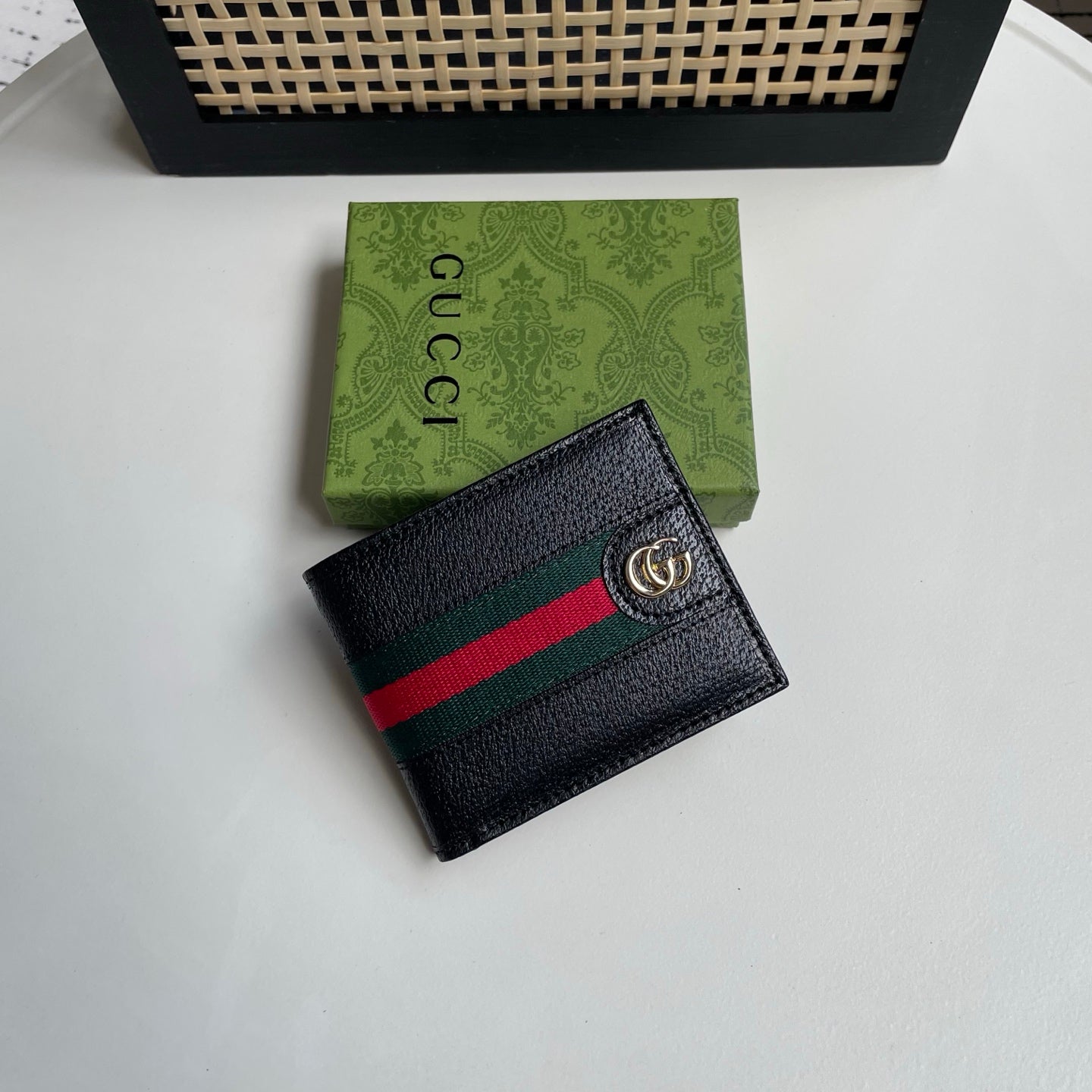 B1X46B8 Popular leather wallets ( with full packaging )