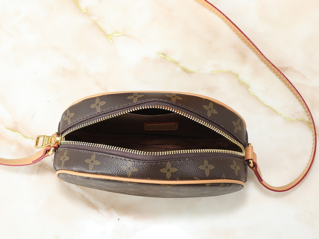 B1P46E113 Popular leather bag
