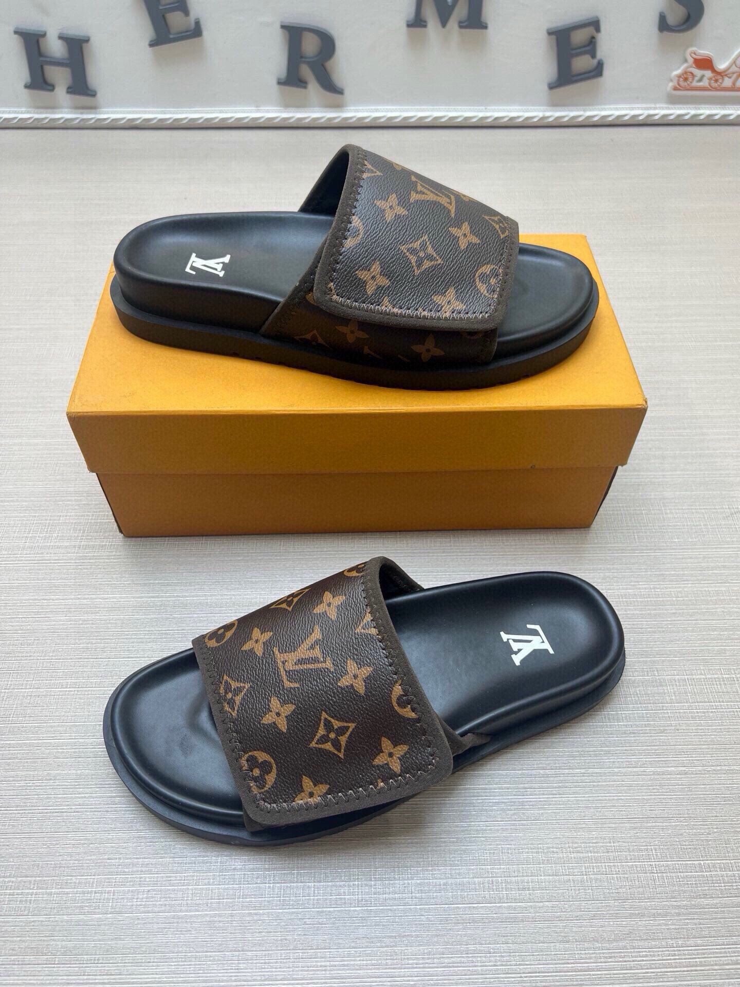 5LE210Z Popular Slippers
