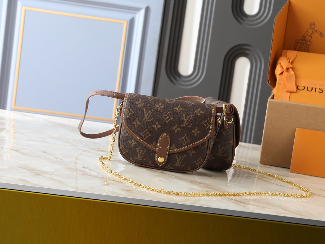 15RE158B Popular leather bag