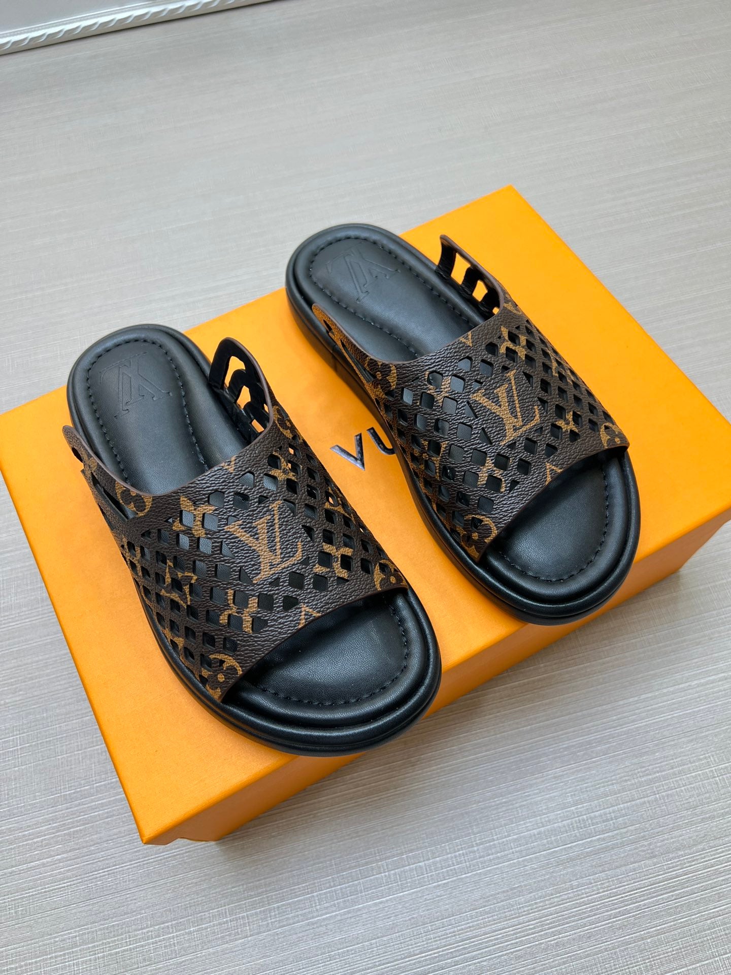 54E83Z Popular slippers