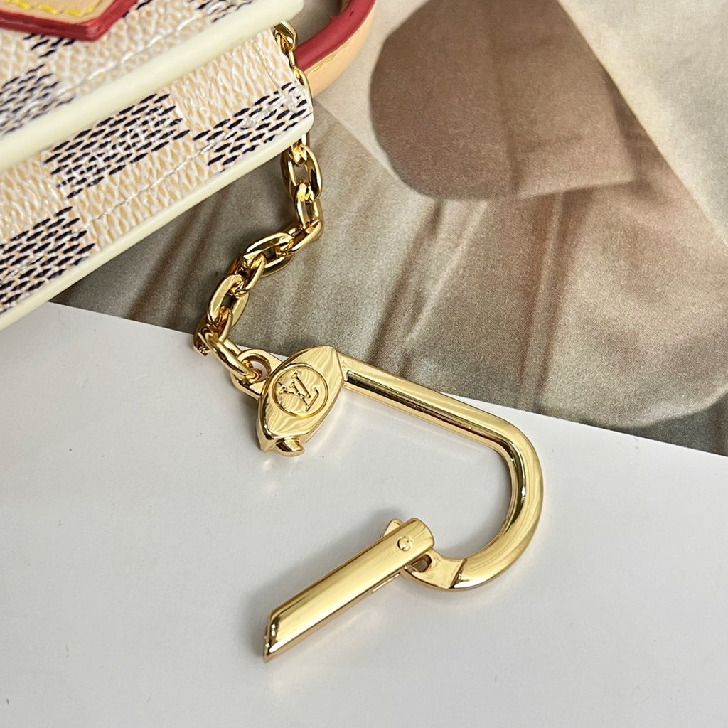 35ZE7A Popular bag 's charms accessories
