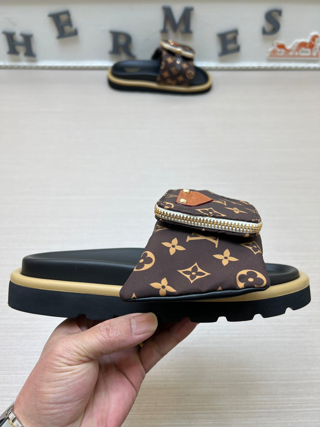 5LE219Z Popular Slippers