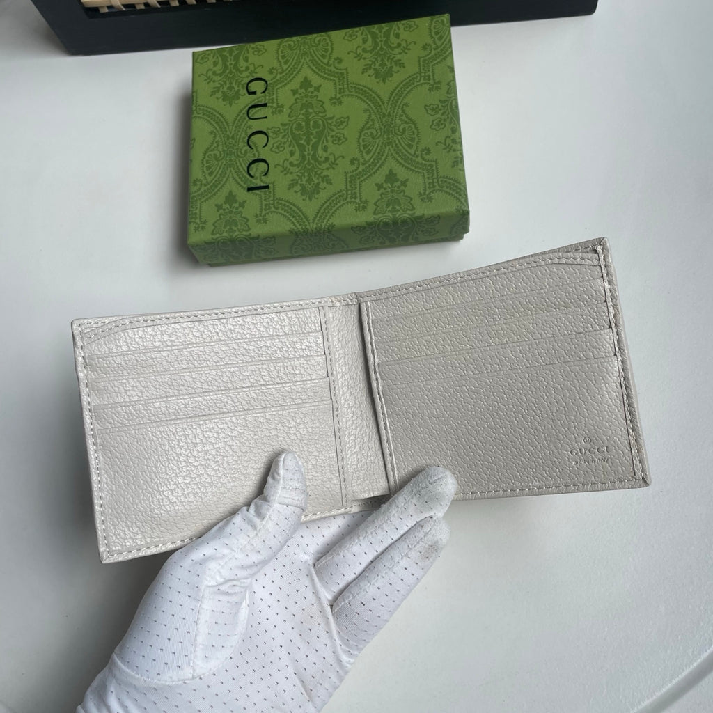 B1X46B8 Popular leather wallets ( with full packaging )