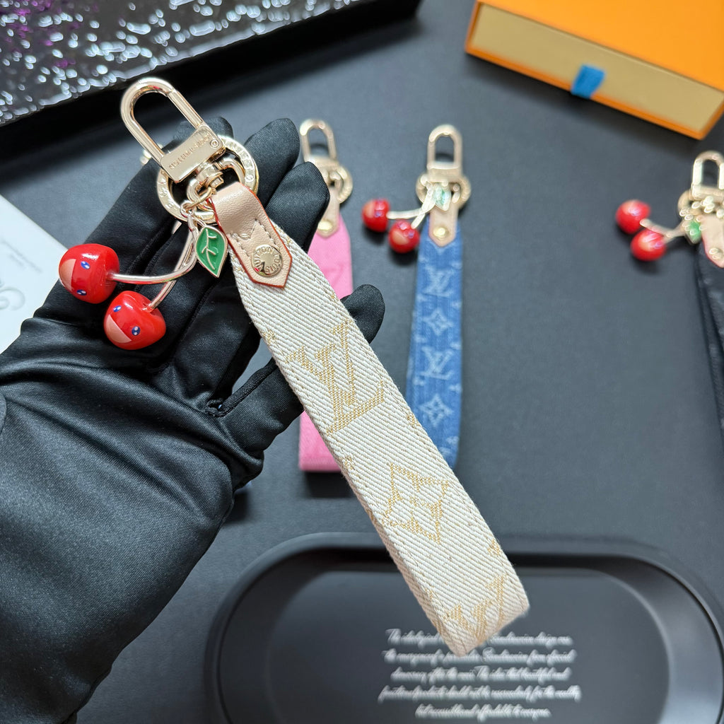 35QE4A Popular bag 's charms accessories