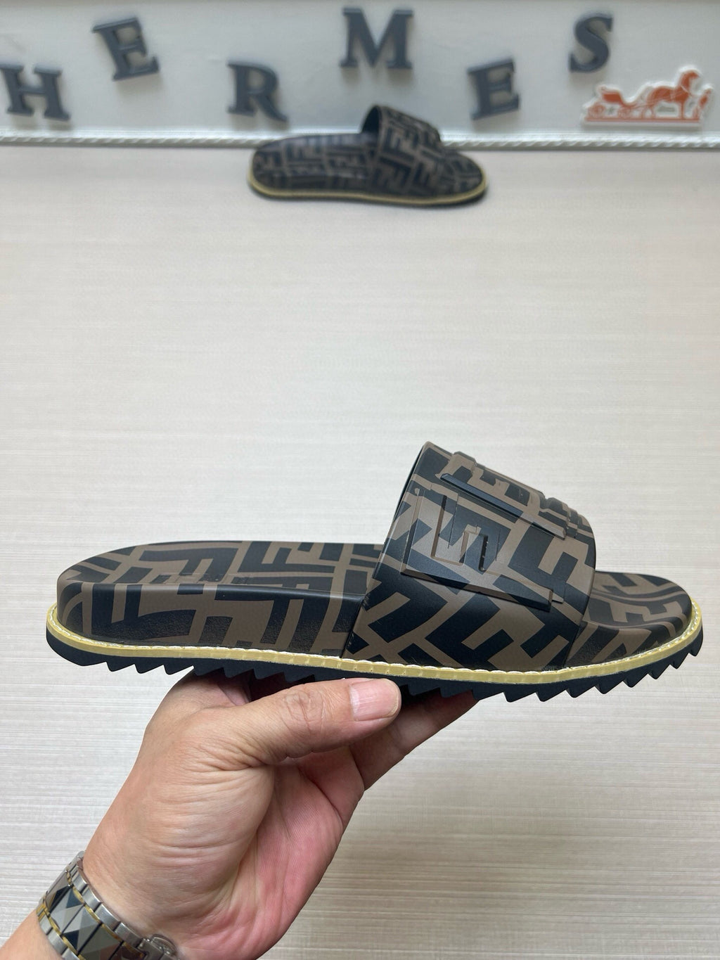 535ZF282Z Popular Slippers