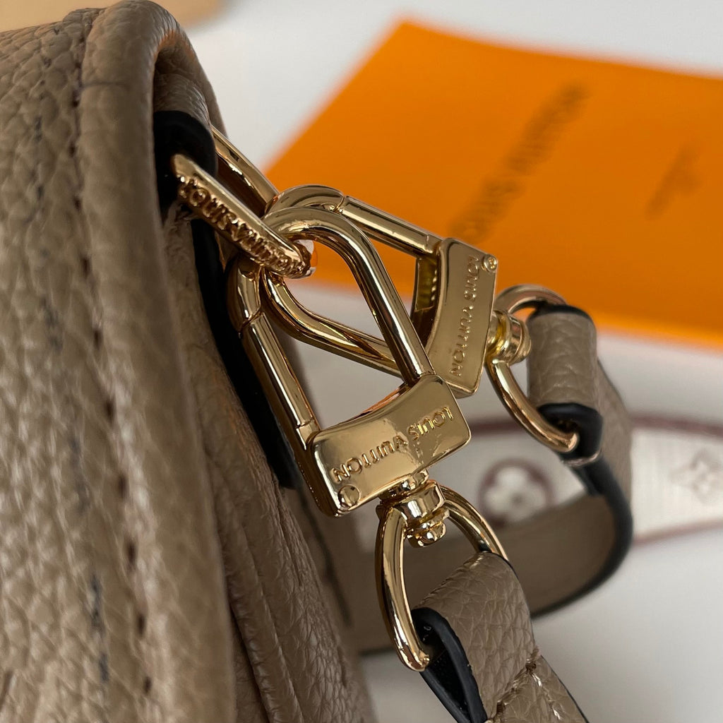 136PE38B Popular leather bag