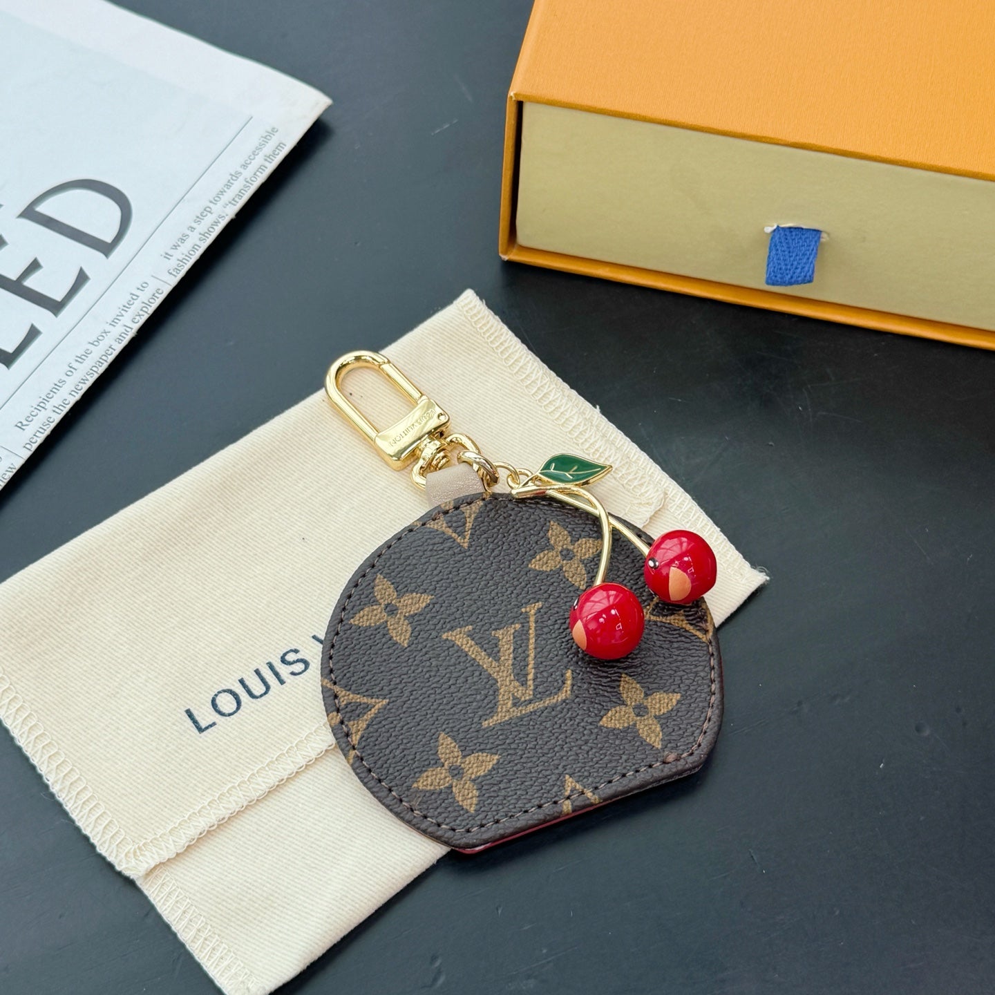 35ZE100A Popular bag 's charms accessories