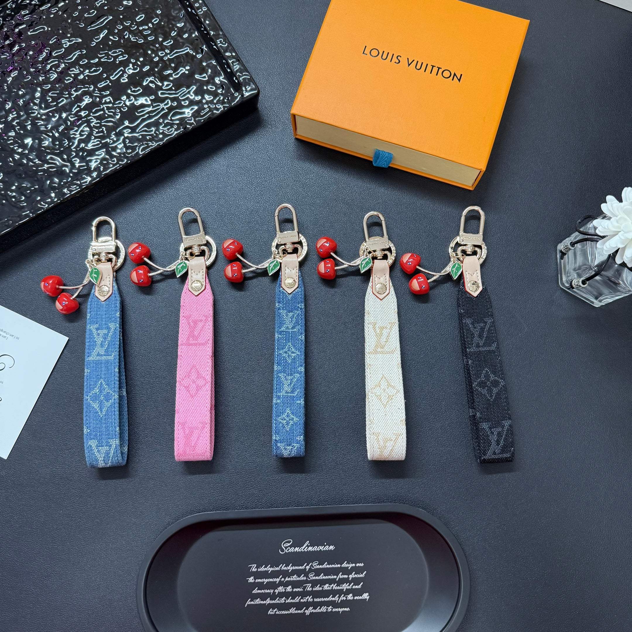 35QE4A Popular bag 's charms accessories