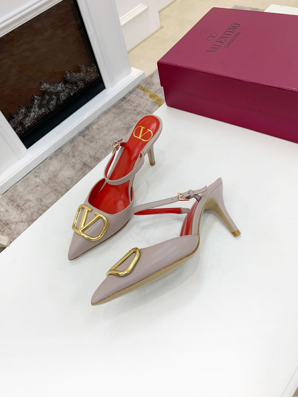 2YVL28Z Popular leather  High heels
