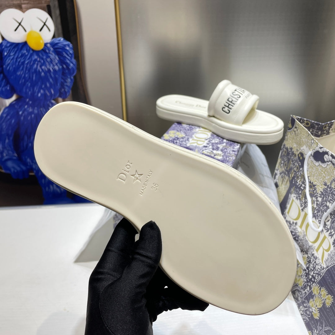 14D76Z Popular slippers