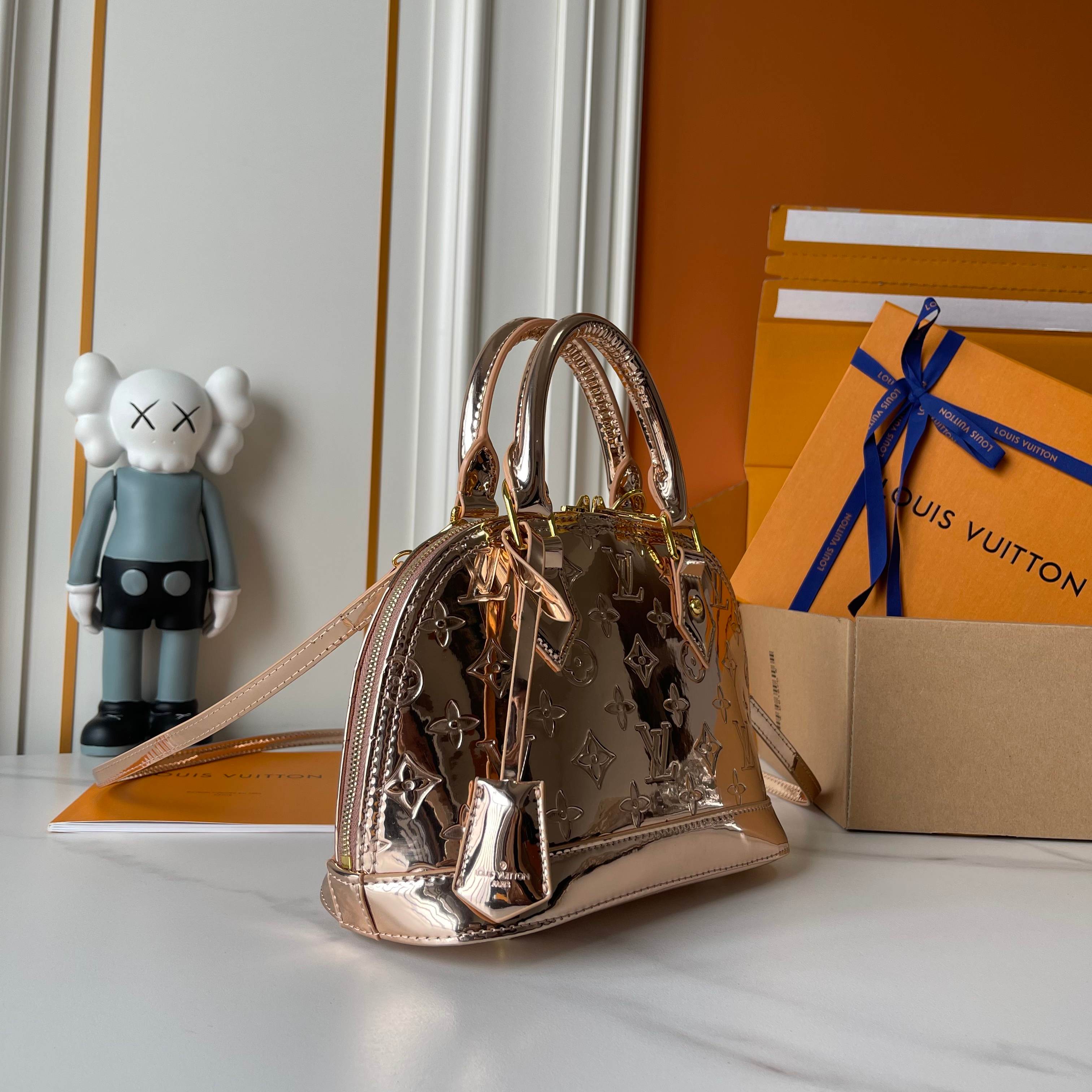 146PE86B Popular leather bag