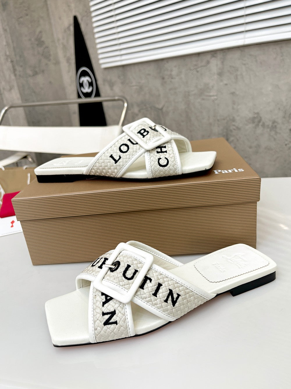 J4A43Z Popular leather Slippers
