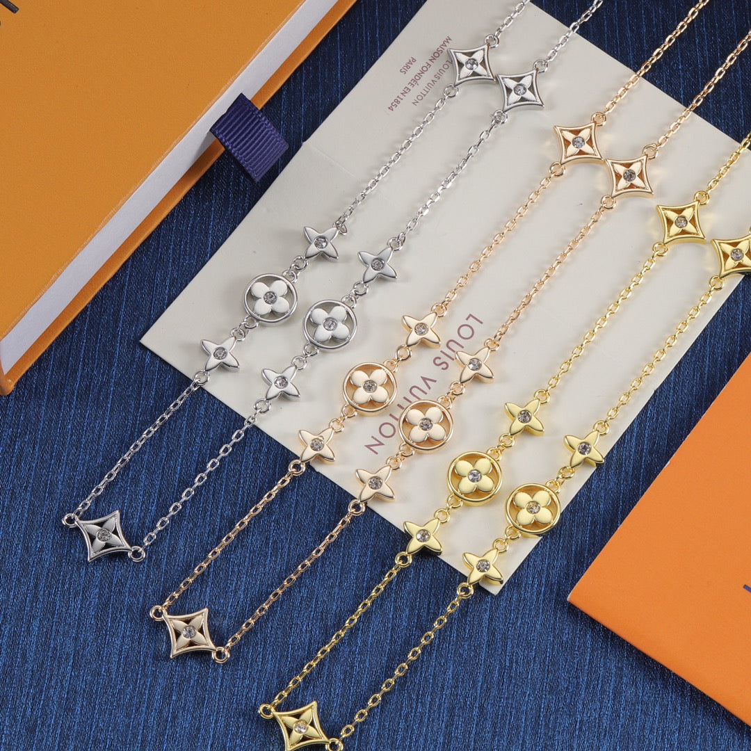 175RE31X Popular    Necklaces .
