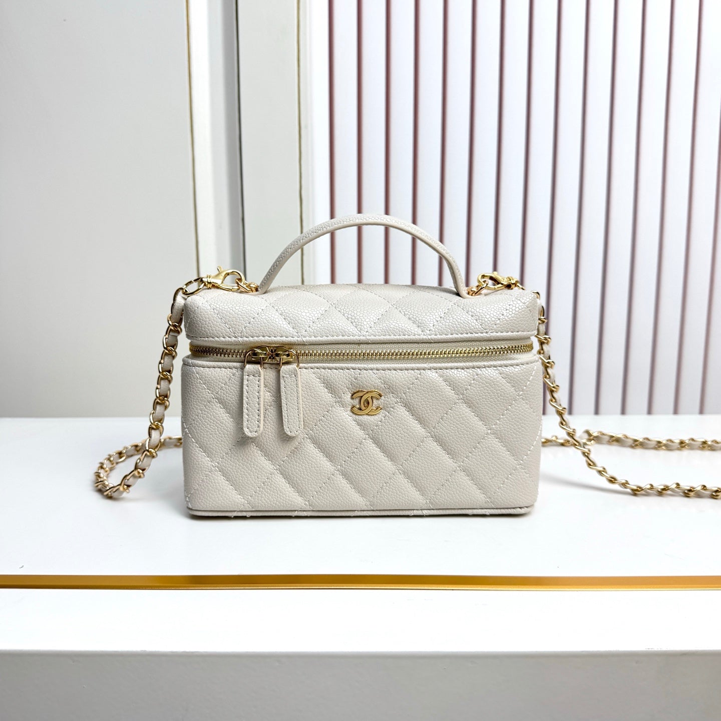 B1X66C19  Popular leather bag