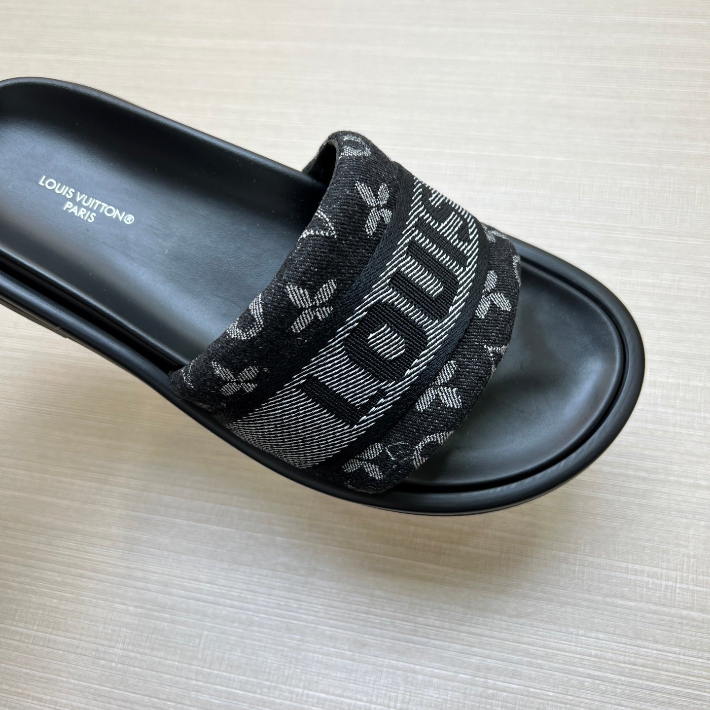 535ZE300Z Popular Slippers