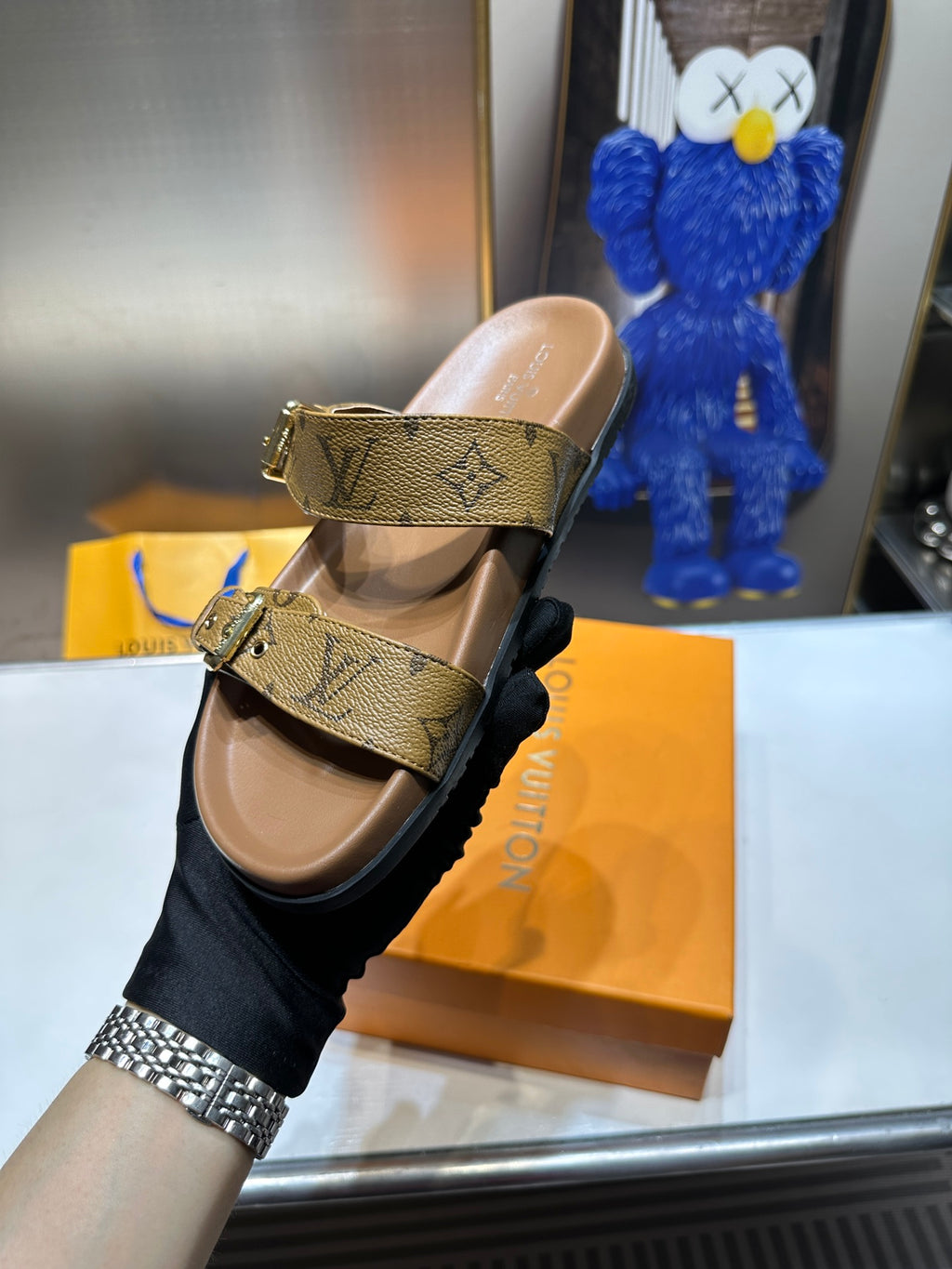 14E10Z Popular sandals
