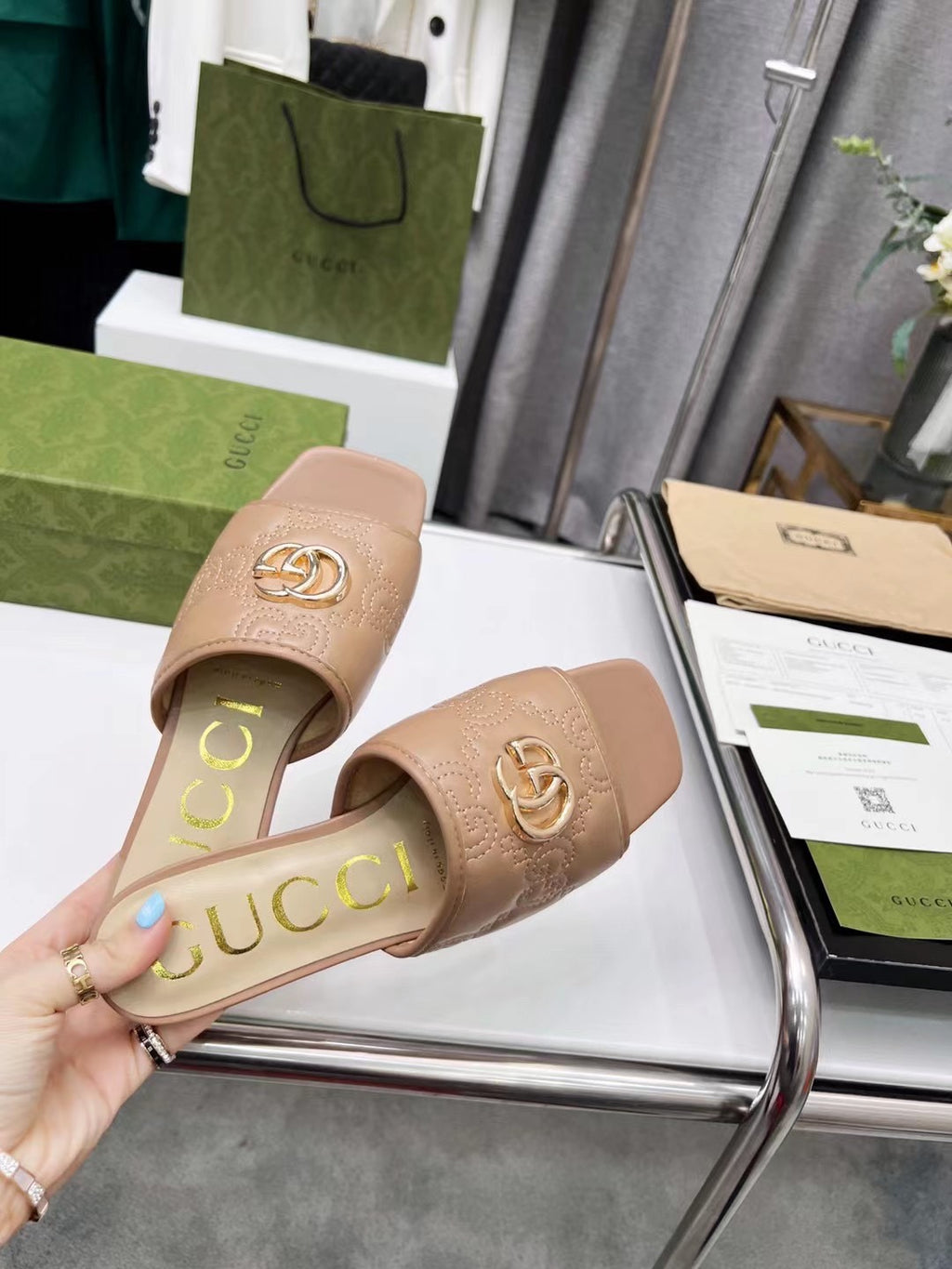 Z2X66B49 Popular high-quality leather slippers