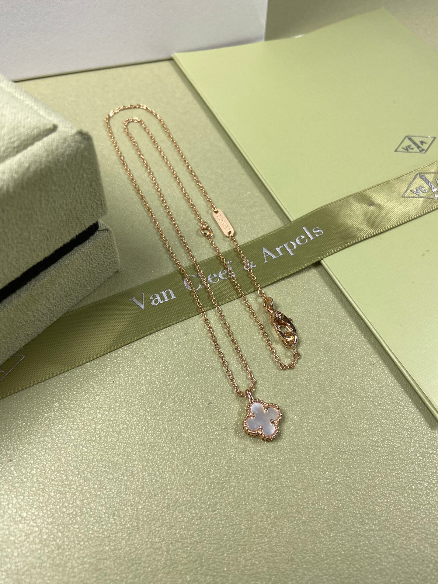 575RVA1K Popular  Necklaces