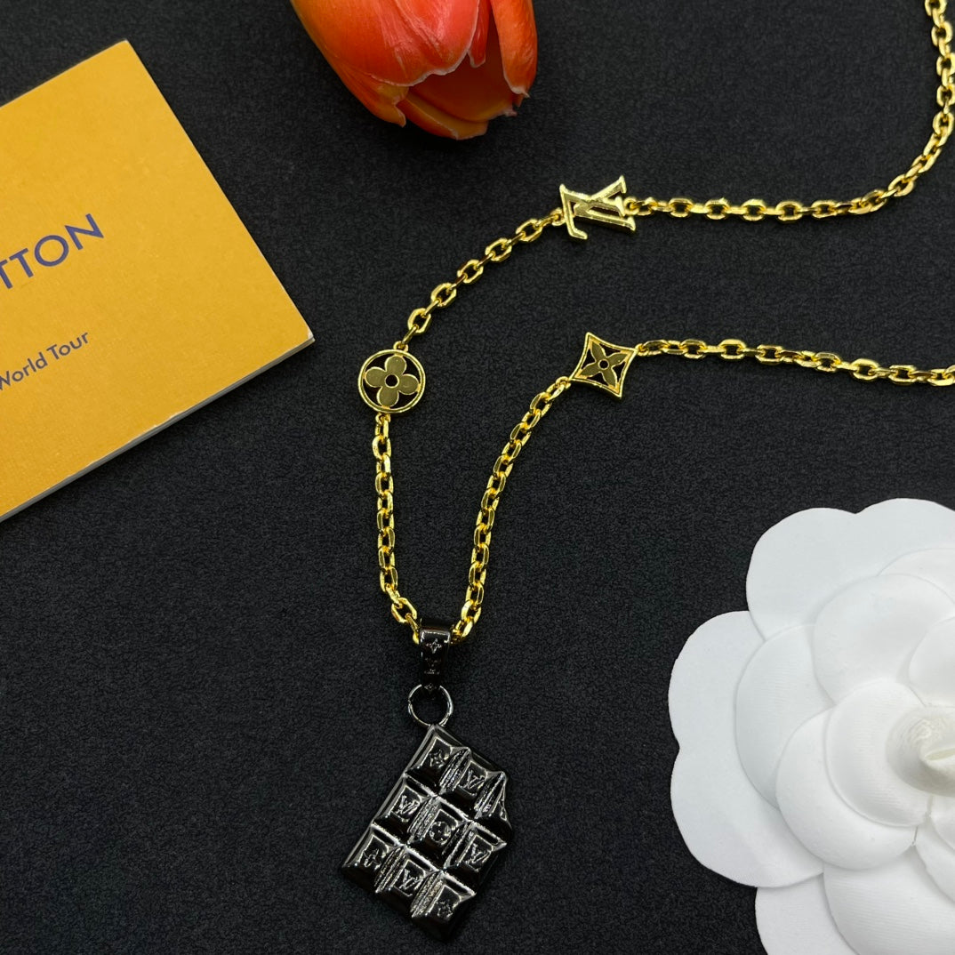 15QE129X Popular Necklace