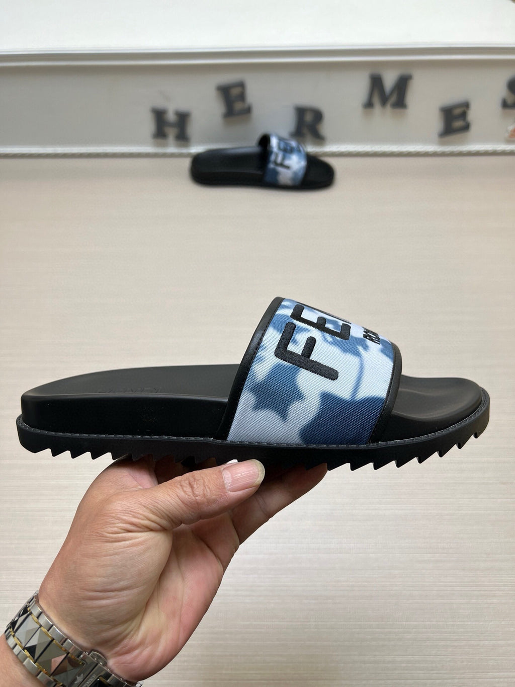 54F24Z Popular slippers