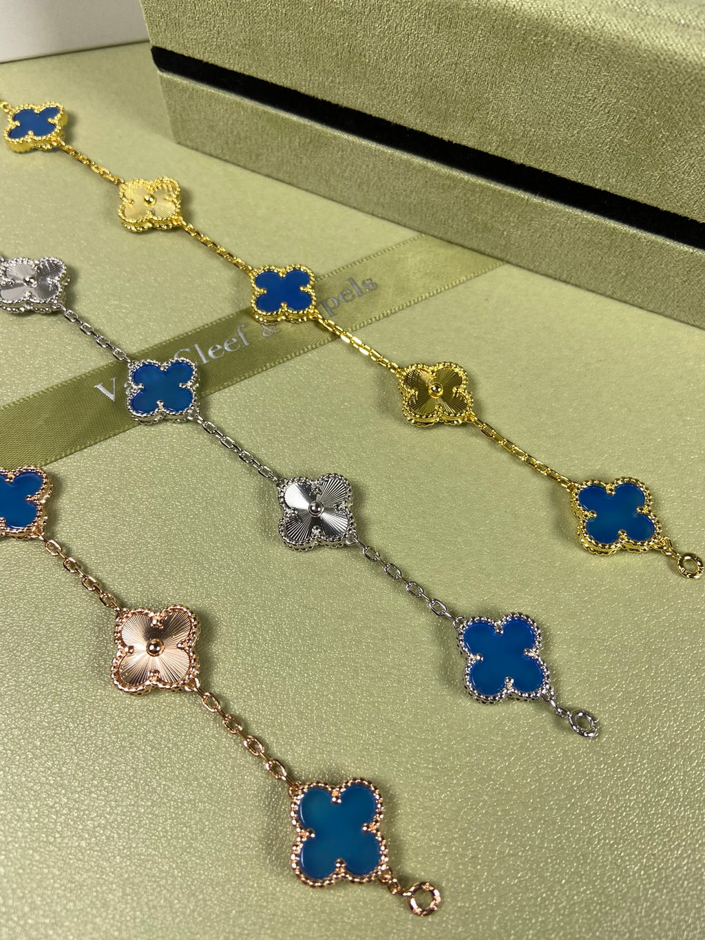 5XVA181K  Popular bracelets  5 flowers normal size1.5cm flower