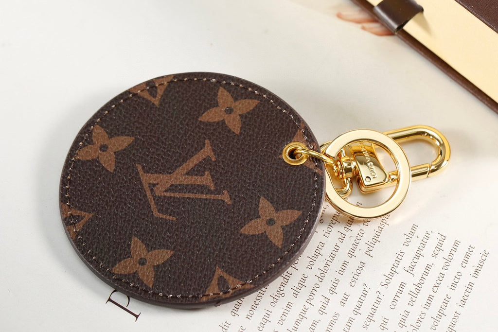 35QE7A Popular bag 's charms accessories