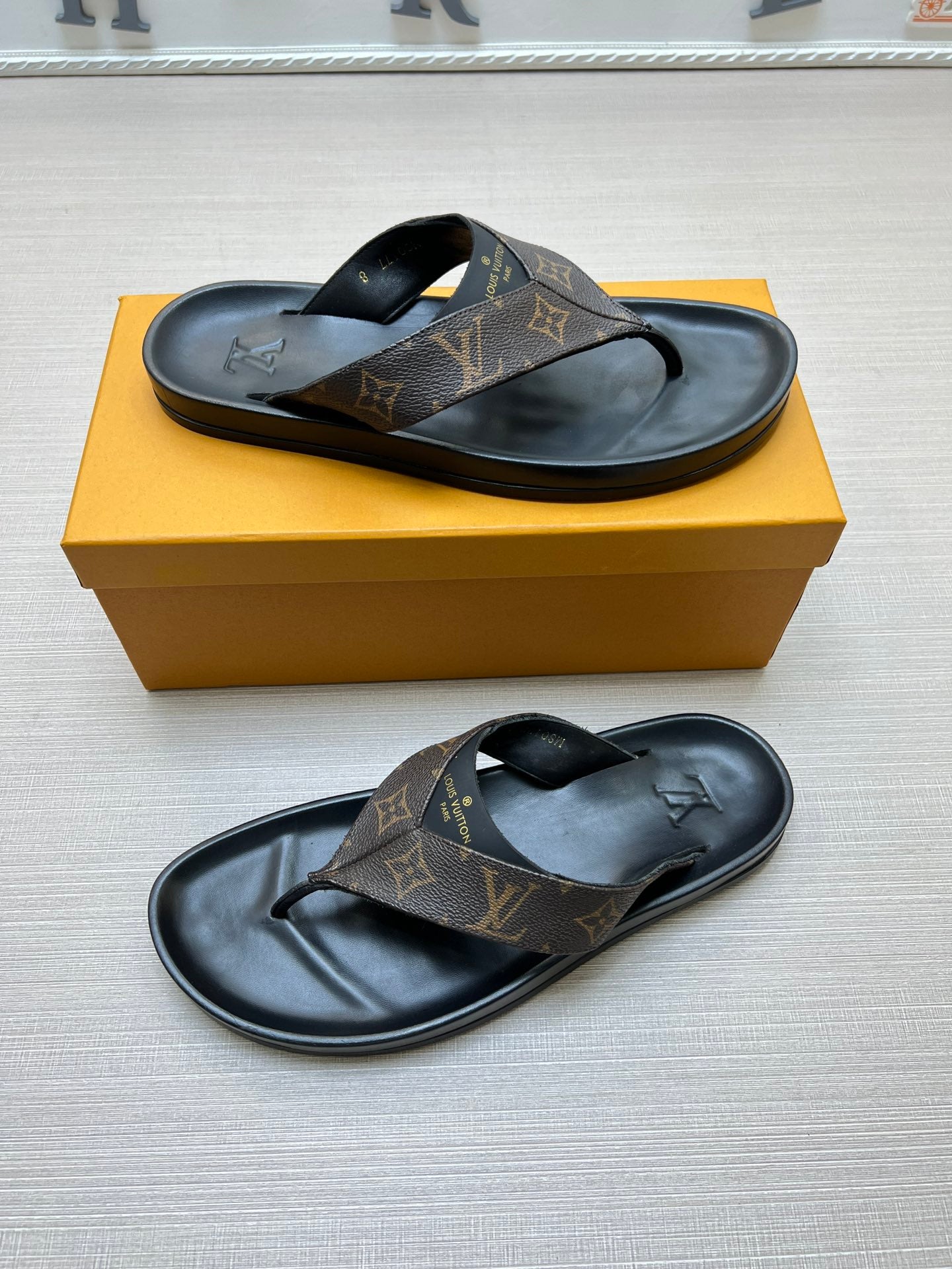 54E85Z Popular slippers