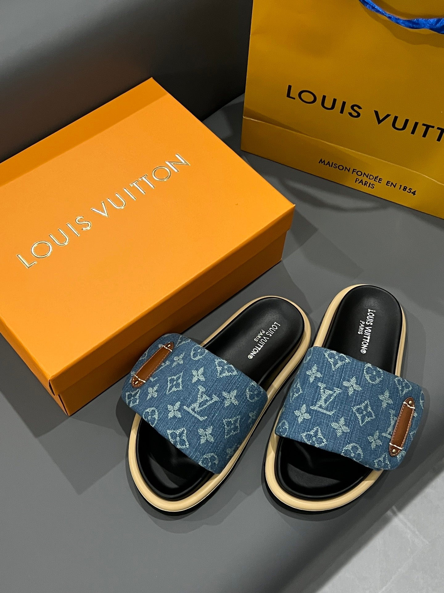 14E73Z Popular Slippers