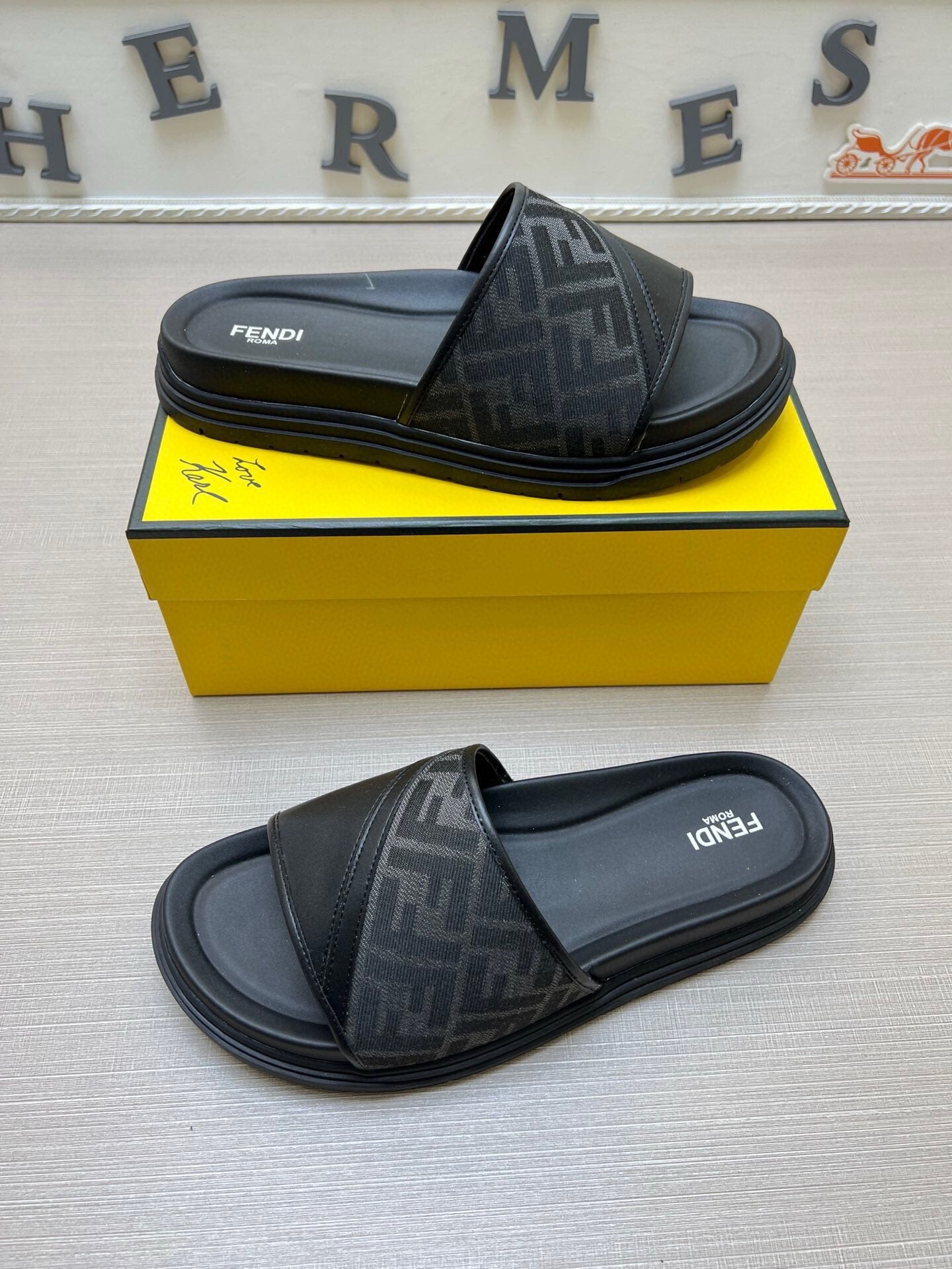 5LF223Z Popular Slippers
