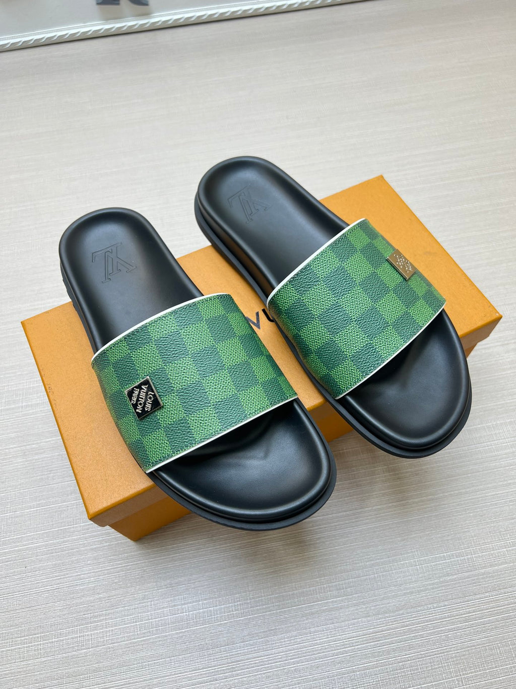 54E69Z Popular slippers