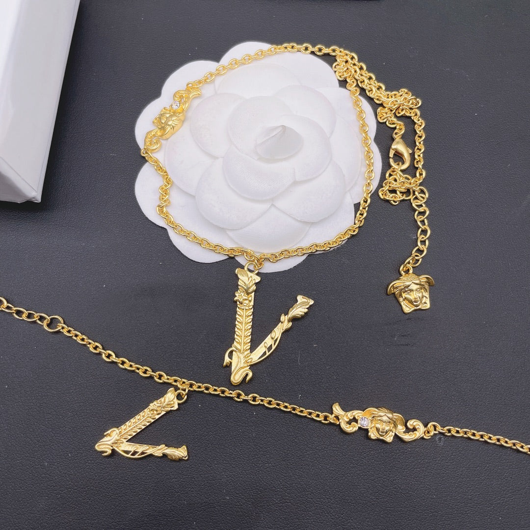 X1Q85V145X Popular Necklace. Bracelets