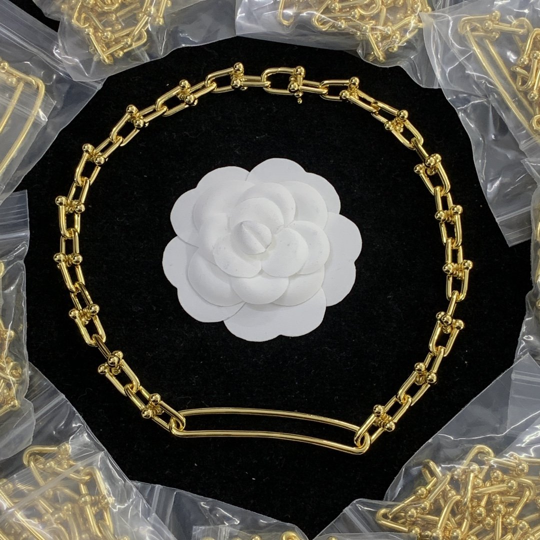 8XT33X  Popular     Earring Bracelets Necklaces